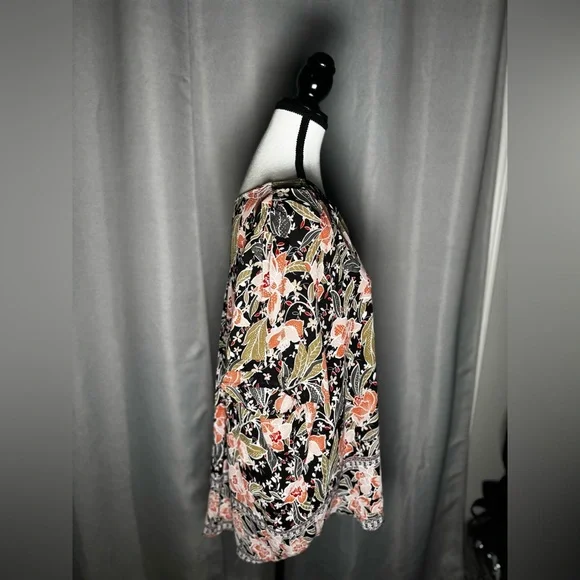 DR2 Black and Pink Short Sleeve Blouse - Picture 3 of 4